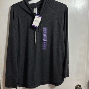 NWT members mark pullover